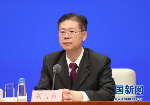 国务院新闻办吹风会解读《政府工作报告》修改情况