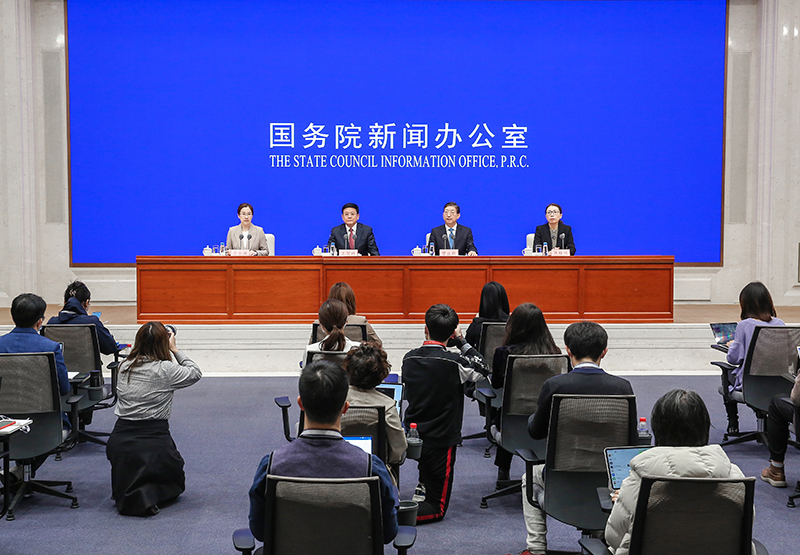 国新办举行从严抓好疫情防控工作新闻发布会