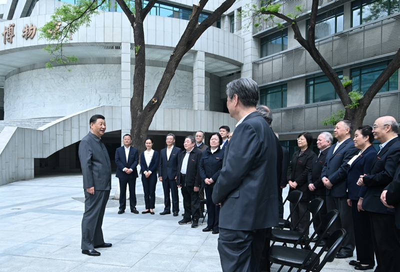 习近平在中国人民大学考察时强调：坚持党的领导传承红色基因扎根中国大地 走出一条建设中国特色世界一流大学新路