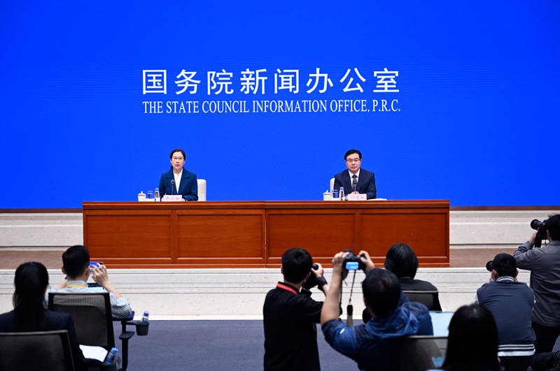 国新办举行4月份国民经济运行情况新闻发布会