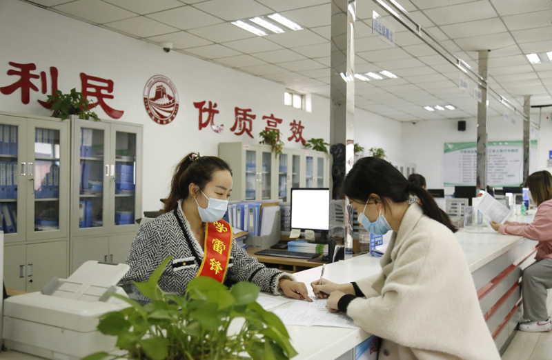 减负增效重实干 担当尽责开新篇——党的十九大以来以习近平同志为核心的党中央整治形式主义为基层减负综述