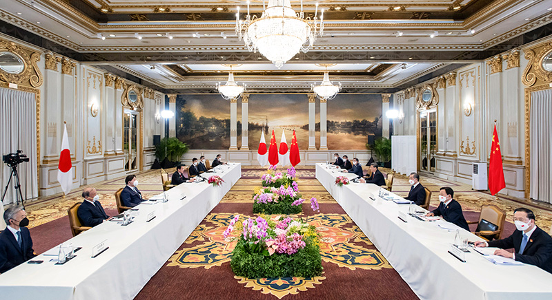 习近平会见日本首相岸田文雄